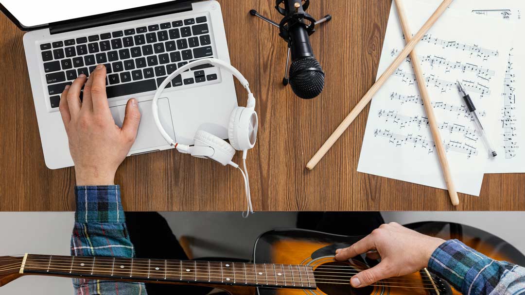 Estudiante en clases de guitarra online